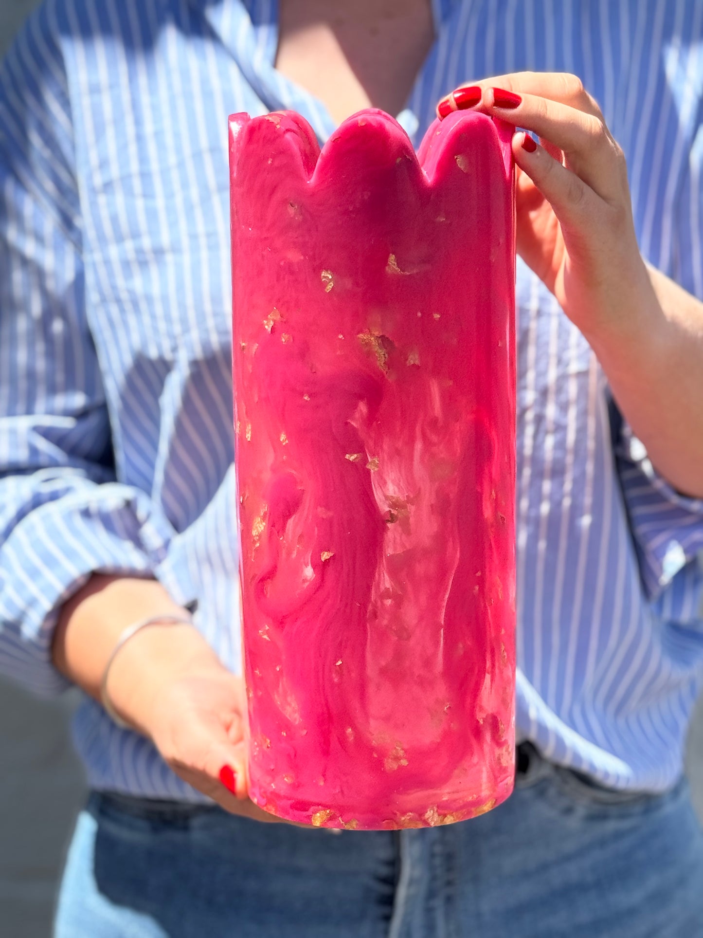 Large Resin Scallop Vase - Pink