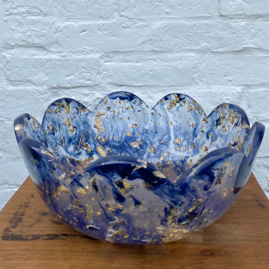 Large Scallop Resin Bowl - Navy