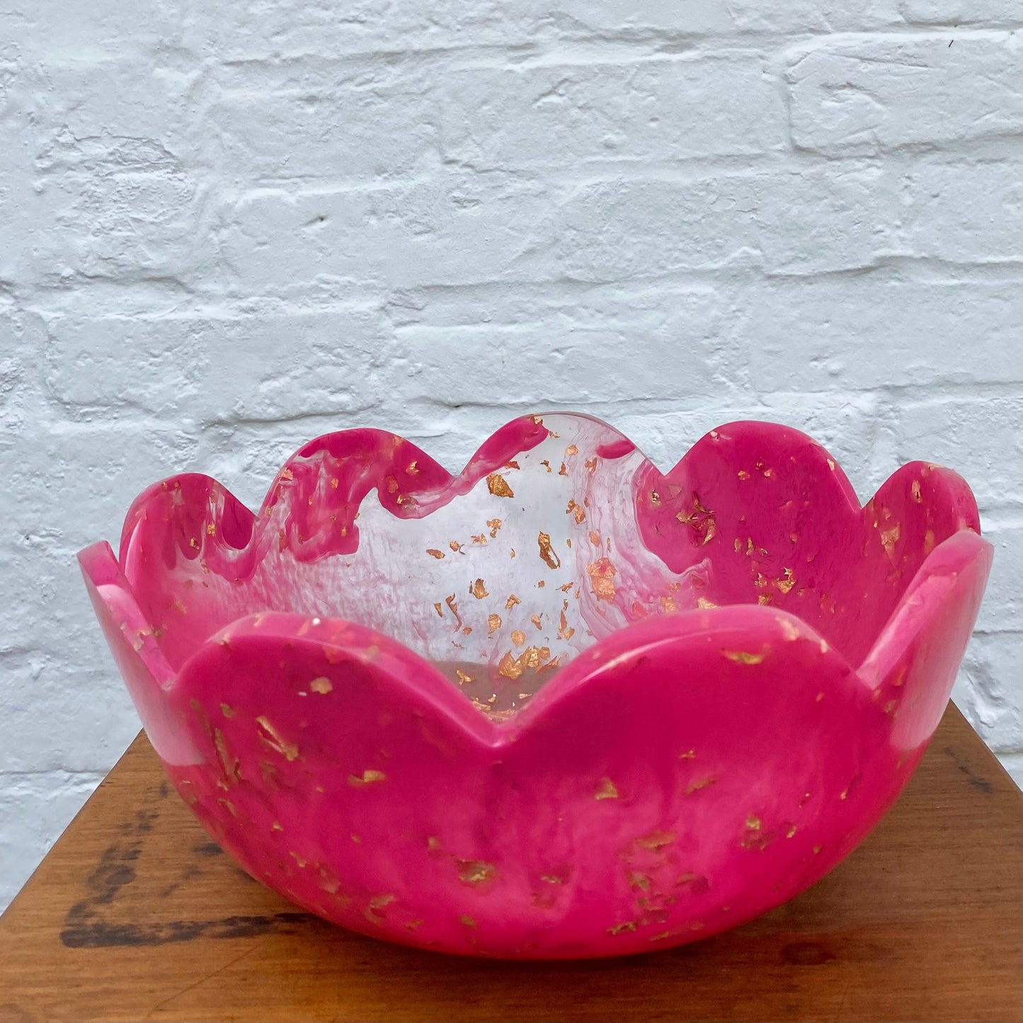 Large Scallop Resin Bowl - Pink