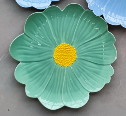 Green and Yellow Flower Plate