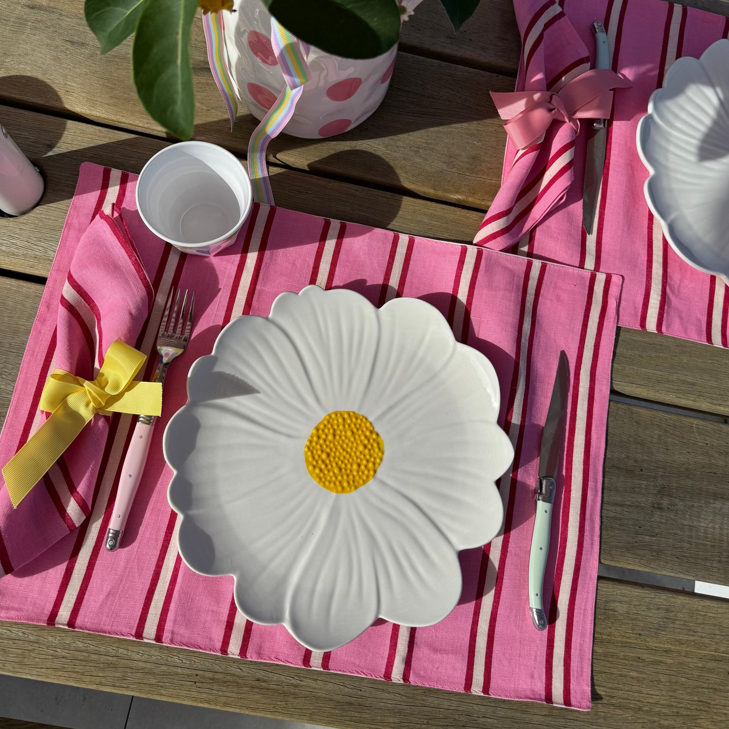 White and Yellow Flower Plate- single